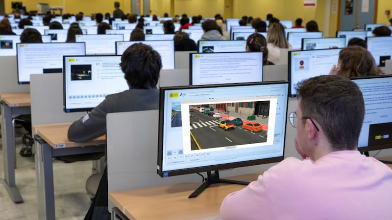 Cambian los exámenes de conducir para siempre: el Gobierno modificará el sistema y será más difícil aprobarlo. Foto: DGT