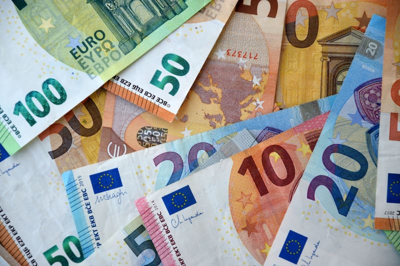 Amancio Ortega cierra operaciones por un total de 500 millones de euros. (Fuente: Shutterstock).