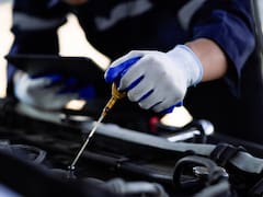 Ni 5 mil ni 15 mil kilómetros: cada cuánto hay que cambiar el aceite del auto