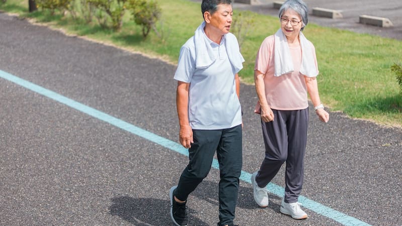 Caminata japonesa: qué es, por qué la recomiendan los expertos y en qué se diferencia de la tradicional