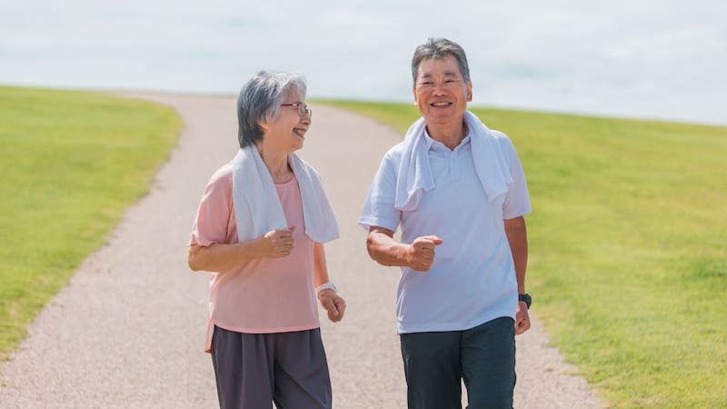 Caminata japonesa: qué es, por qué la recomiendan los expertos y en qué se diferencia de la tradicional