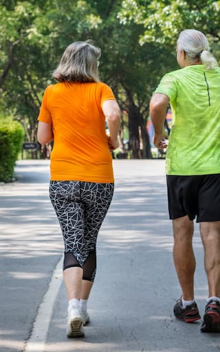 Los entrenadores coinciden: estos dos ejercicios son ideales a los 60 años y ofrecen más beneficios que caminar 20 minutos