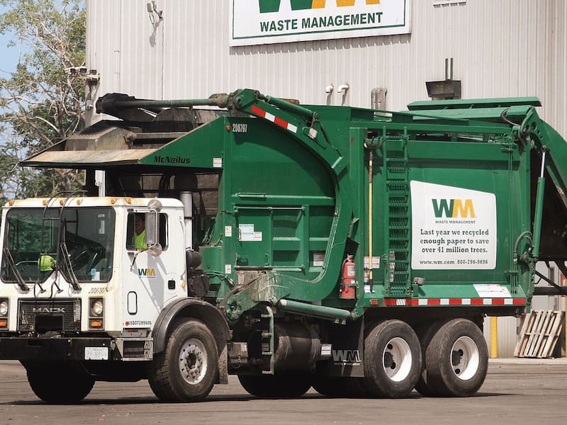 Desde julio, los residentes elegibles comenzaron a pagar USD 43,60 al mes, un total cercano a USD 523 al año, por el servicio municipal de recolección de basura. Imagen: archivo.