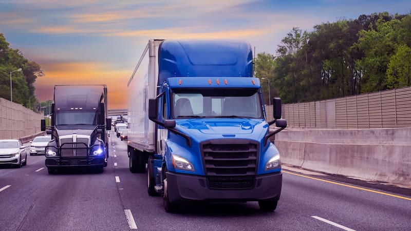 La baja en la actividad de Estados Unidos y los aranceles han tirado las exportaciones mexicanas de camiones.