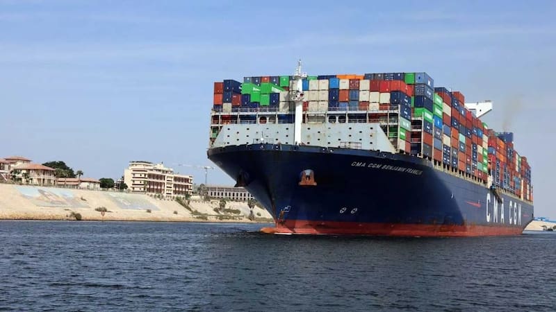 El CMA CGM Benjamin Franklin cruzó el Canal de Suez luego de dos años de ausencia de grandes buques de transporte de contenedores.