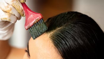 Adiós a las canas para siempre | El tinte casero y natural que devuelve el color a la fibra capilar en pocos minutos y sin químicos