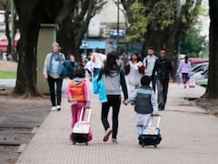 Cuánto cuesta criar un hijo en la Argentina y a qué edad es más caro, según el INDEC