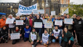 Cuánto necesita un trabajador para vivir “dignamente”: la nueva cuenta de los gremios que desafían a Milei