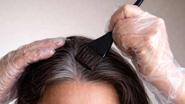 Cómo erradicar las canas para siempre: la fórmula casera libre de tinturas y químicos para recuperar el color del cabello