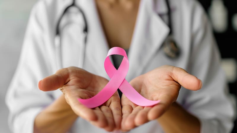 Cáncer de mama inflamatorio: las señales de alerta que pueden aparecer sin un bulto.