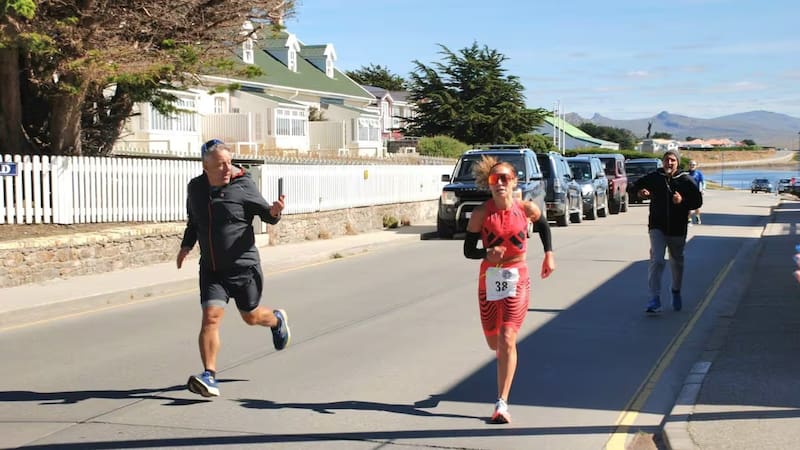 Candela Cerrone, la argentina que ganó la Maratón de Malvinas.