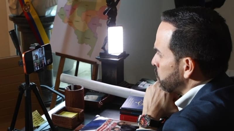 El candidato presidencial afirmó que su campaña estaría siendo objeto de interceptaciones ilegales.