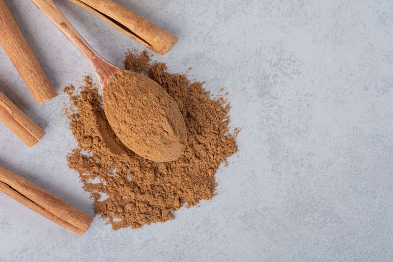 La canela actúa como repelente natural para mantener alejadas las plagas.
