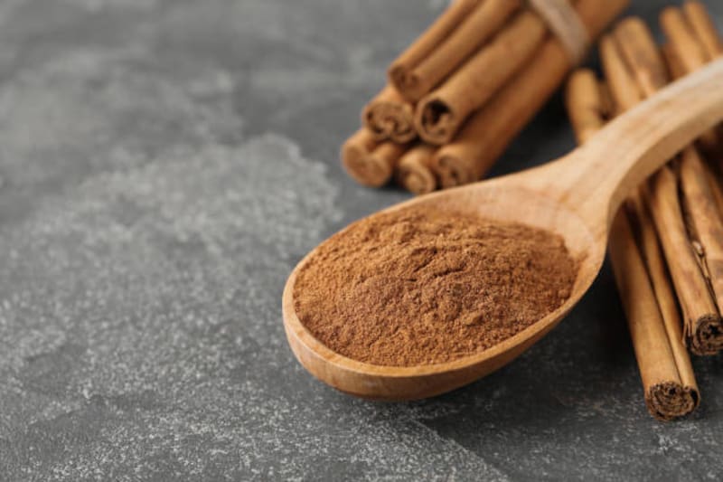 La canela añade la nota especiada al combo aromático (Foto: Freepik)