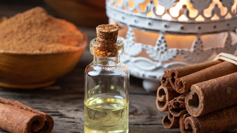 Mezcla de canela con vinagre.