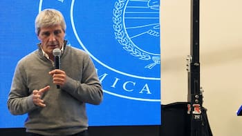 Luis Caputo habló ante empresarios y líderes de la construcción: “Hay que perderle el miedo al kirchnerismo”