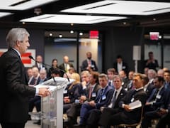 Caputo anticipó RIGI para todos y baja del riesgo país ante inversores en Nueva York