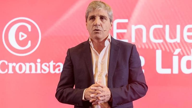 “Podríamos comprar 7.000, 10.000, 14.000 millones de dólares”, proyectó Caputo.