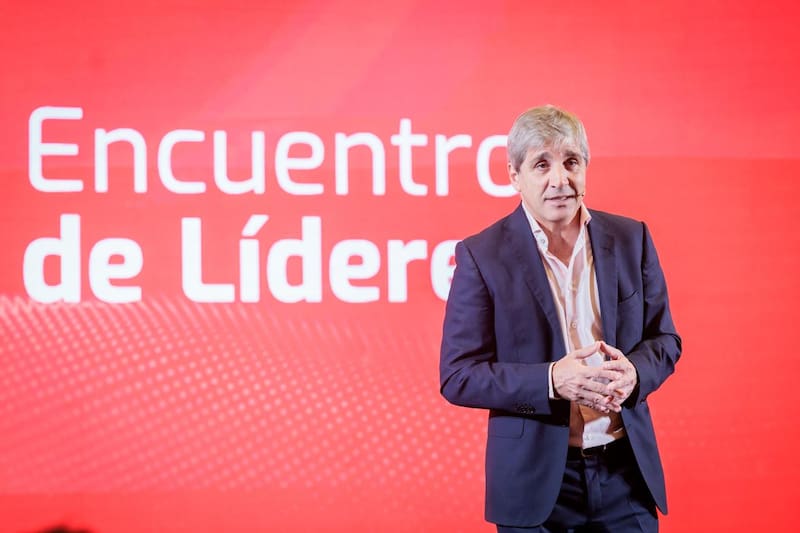 Tal como lo había anticipado en el Encuentro de Líderes de El Cronista, Luis Caputo, confirmó que la Argentina vuelve al mercado internacional de deuda.