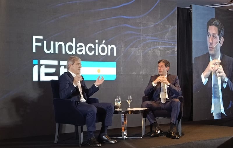 Caputo estimó que hay u$s 200.000 millones en los colchones