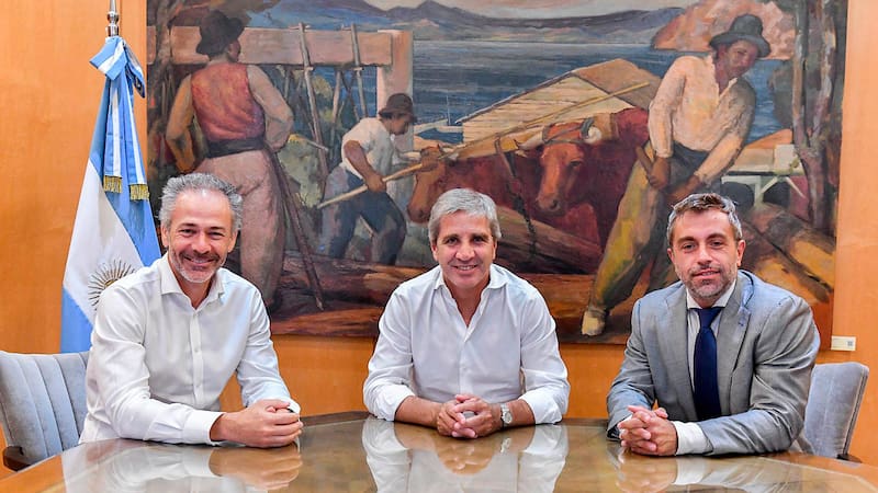 El ministro de Economía, Luis Caputo, confirmó que el actual director del Banco Central (BCRA), Federico Furiase, pasará a ser el nuevo secretario de Finanzas, en reemplazo de Alejandro Lew. FOTO: (Prensa Min. Economia)