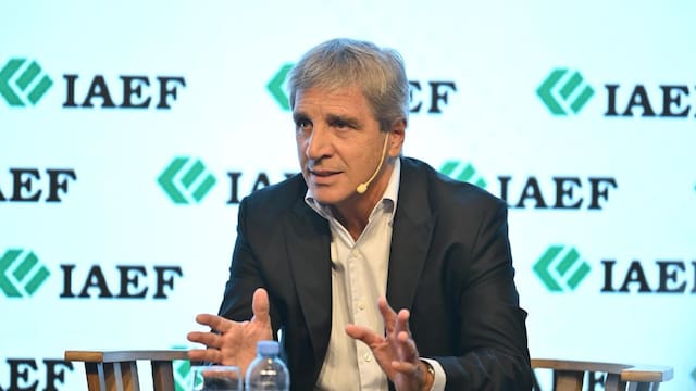 Caputo tiene la plata: “Ya identificamos financiamiento para cubrir unos u$s 9000 millones de deuda”