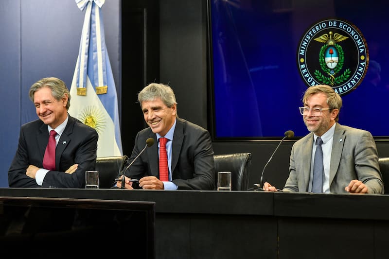 Caputo volvió a referirse a la Ley de Inocencia Fiscal en la conferencia de prensa por el programa financiero hasta 2027