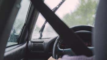 Atención conductores: estos son los coches con etiqueta C que pueden circular por las ciudades españolas en 2026