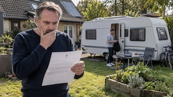 Puso una caravana en el jardín para alojar a su hijo y cuatro meses después recibió una carta del Ayuntamiento: qué ocurrió