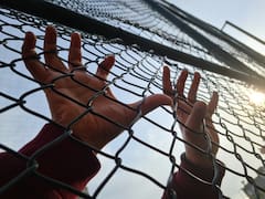 Darán 22 años cárcel a todos los ocupas: habrá mano dura y despojo de casas tomadas