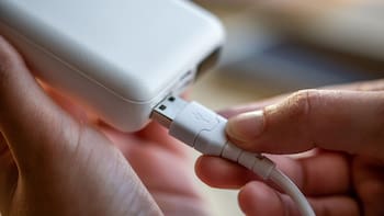 Cómo cargar la batería del celular cuando no hay electricidad en la casa: una forma efectiva, segura y rápida