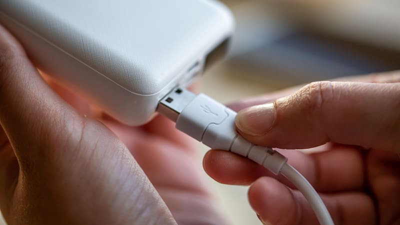 Cómo cargar la batería del celular cuando no hay electricidad en la casa. (Fuente: Freepik)