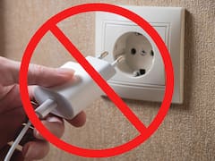 Dejar los cargadores enchufados por la noche: por qué no lo recomiendan y para qué sirve desenchufarlos