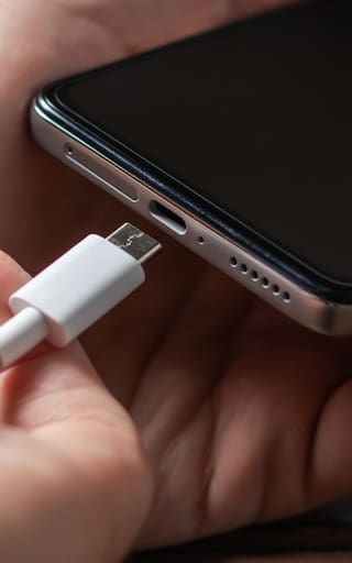 Cargar el celular al 20% o esperar a que se apague: qué conviene para cuidar la batería