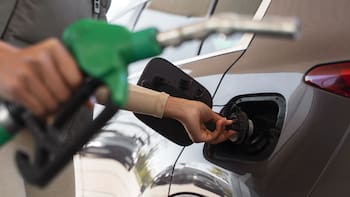 El Gobierno aumentó el impuesto al combustible: ¿cómo impacta en los precios de la nafta y gasoil para enero?