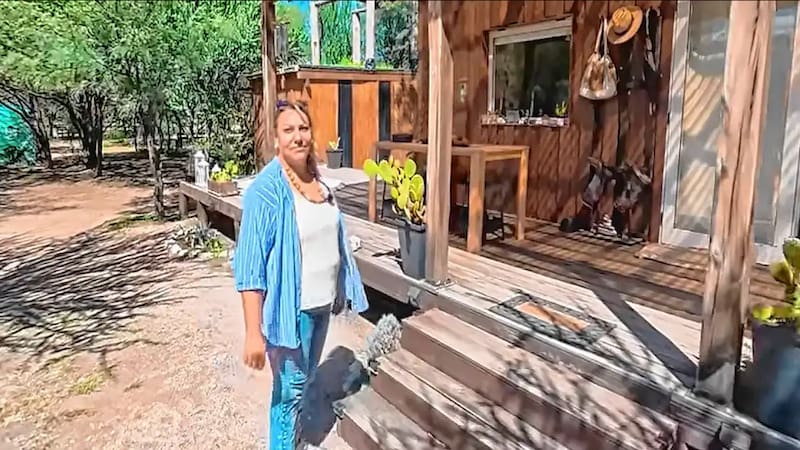 Instalada en las afueras de San Javier, emprendió la edificación de su propia tiny house.