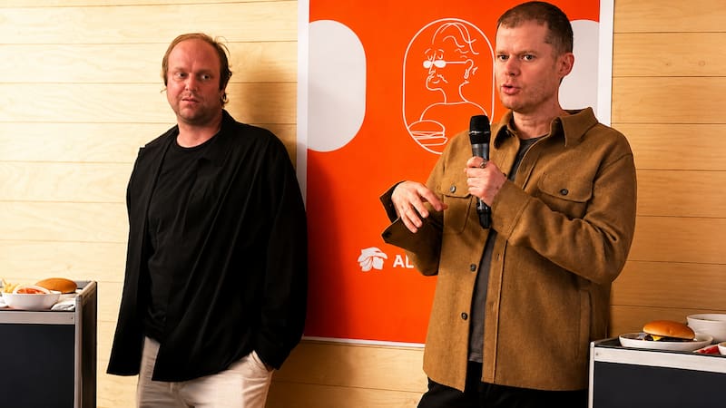 Carlos Salame, cofundador de BOBO Burgers, y Andrés Castañeda, VP Ejecutivo de Digital y Experiencia al Cliente de Aeroméxico.