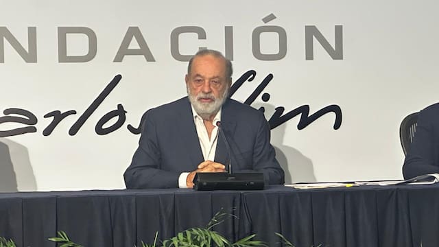 Carlos Slim respalda plan antiinflación de Claudia Sheinbaum y llama ‘irracional’ la calificación de Moody’s