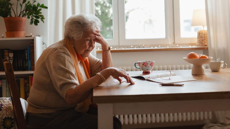 Carmen Morera, jubilada con 45 años trabajados: “Me han recortado injustamente la pensión a un 18% menos”. Foto: Shutterstock