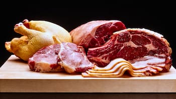 Estados Unidos actualizó sus guías alimentarias: ahora piden comer más carne y no tomar tantas bebidas