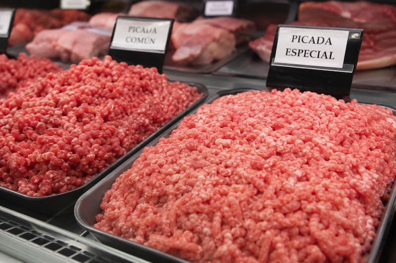 Carne picada de supermercado o de carnicería: cuál conviene comprar y qué diferencias hay realmente. Imagen ilustrativa de chatgpt