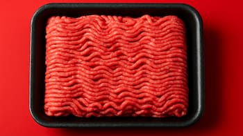 El fin de la carne en las comidas: la OMS declaró que puede producir cáncer y es tan dañina como el tabaco en ciertos casos