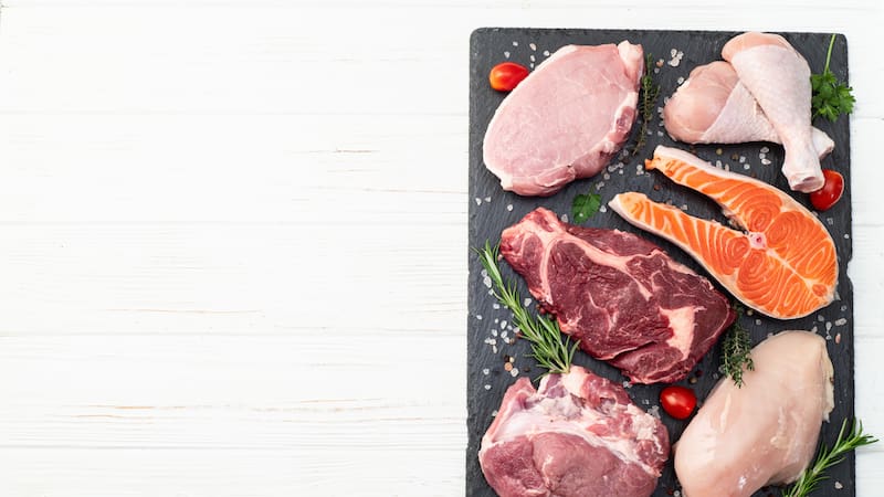 Existen diferentes opiniones respecto a la cocción de la carne y si puede consumirse cruda en función de si es de origen vacuno, porcino, avícola o de pez.
