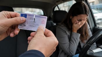 Oficial | El Gobierno suspende definitivamente el carnet de conducir a los extranjeros que no cumplan este requisito
