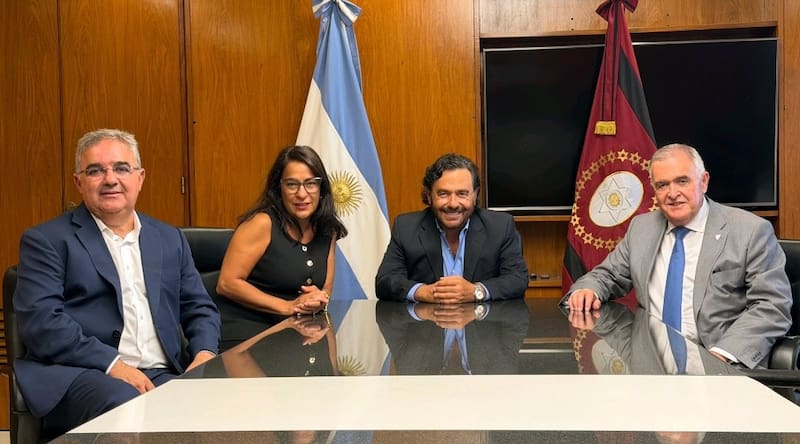La senadora de Jujuy, Carolina Moisés, junto a los gobernadores peronistas aliados de Milei: Raúl Jalil (Catamarca), Gustavo Sáenz (Salta) y Osvaldo Jaldo (Catamarca)