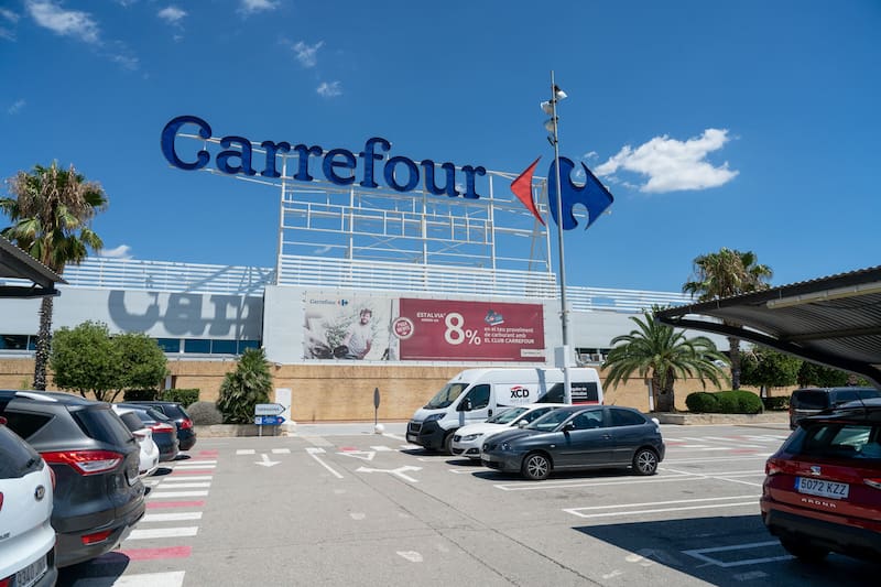 Carrefour acelera su expansión: abrirá 160 supermercados nuevos antes de fin de año. Fuente: Shutterstock