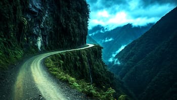 Construyeron la carretera más peligrosa del mundo: queda en América Latina, mató 300 personas por año y la sugiere Google Maps