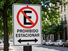 Qué significa el cartel de prohibido estacionar con una flecha