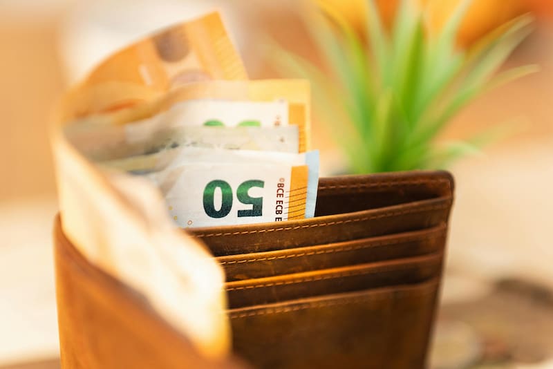 La pérdida de la pensión de viudedad tiene un impacto directo en la economía de muchos hogares.