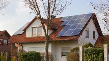 El Gobierno confirmó la entrega de paneles solares a domicilio para quienes cumplan estos 5 requisitos: ayuda a ahorrar hasta 60% en la factura de la CFE